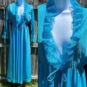 Vintage 70s Bernette Nylon Lace Peignoir Set Robe & Gown Aqua Blue